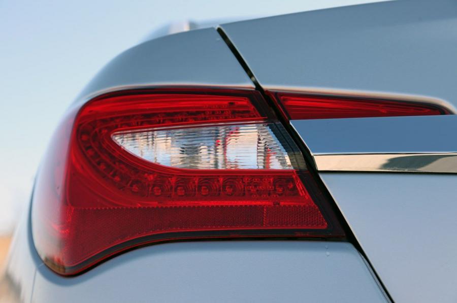  Chrysler 200 2011 года  (фото 78 из 122)